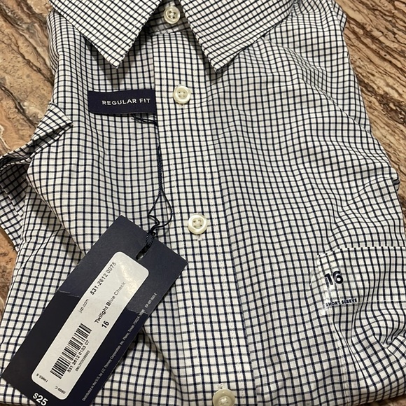 Dress shirt $15 - Picture 3 of 4
